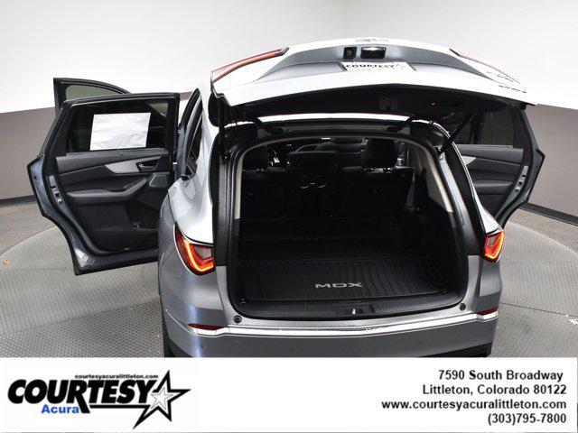 Photo of 2025 Lunar Silver Metallic Acura MDX