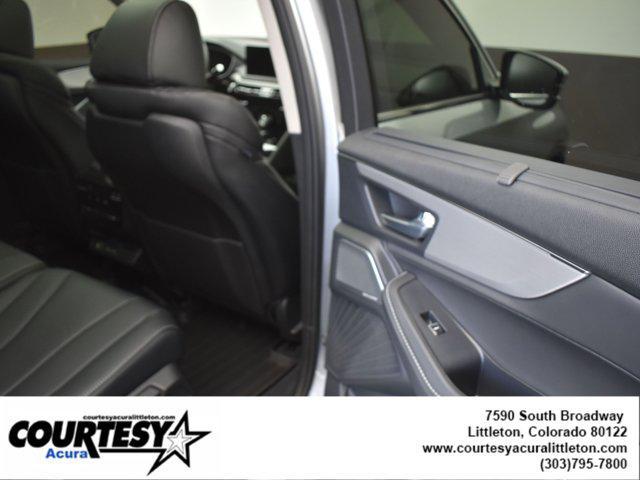 Photo of 2025 Lunar Silver Metallic Acura MDX