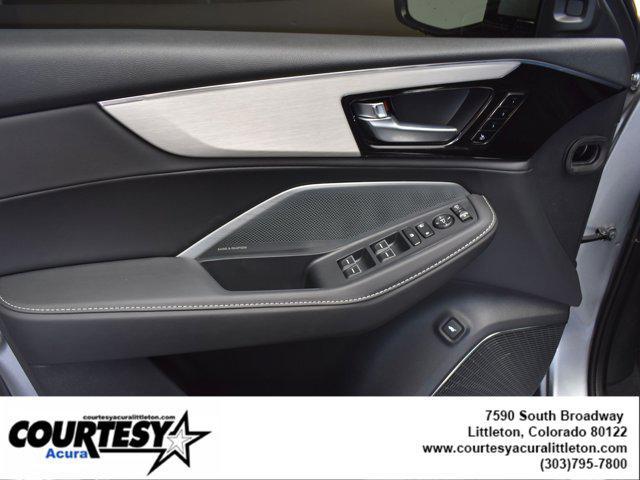 Photo of 2025 Lunar Silver Metallic Acura MDX