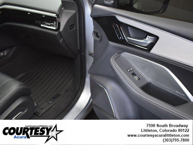 Photo of 2025 Lunar Silver Metallic Acura MDX