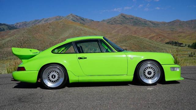 Photo of 1990 Green Porsche 911