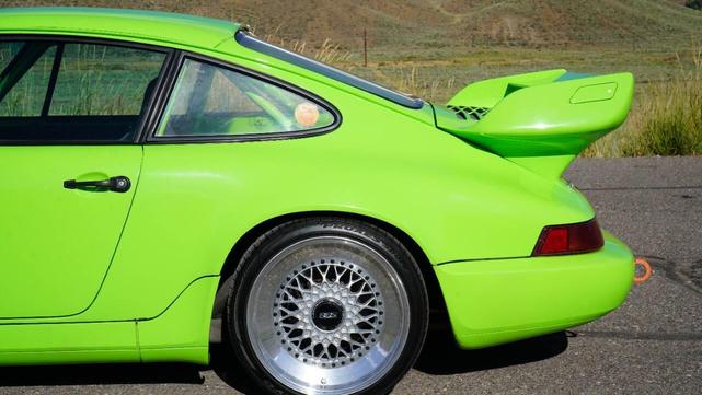 Photo of 1990 Green Porsche 911