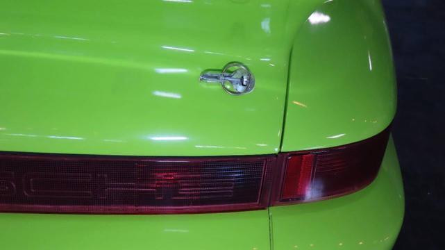 Photo of 1990 Green Porsche 911