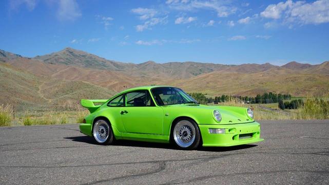 Photo of 1990 Green Porsche 911