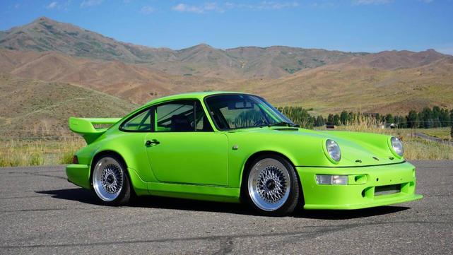 Photo of 1990 Green Porsche 911