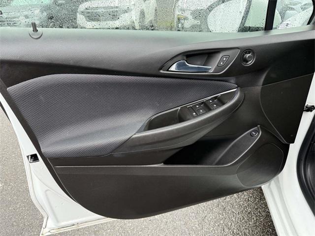 Photo of 2018 Summit White Chevrolet Cruze