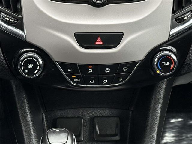 Photo of 2018 Summit White Chevrolet Cruze
