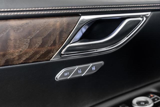 Photo of 2024 Vik Black Genesis GV80
