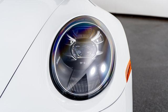 Photo of 2022 Carrara White Metallic Porsche 911
