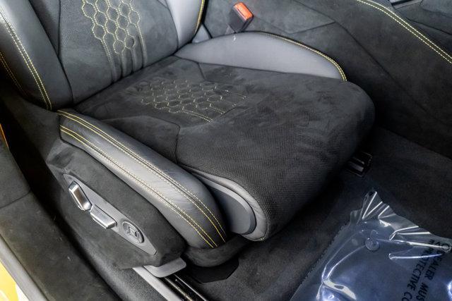 Photo of 2023 Yellow Lamborghini Urus