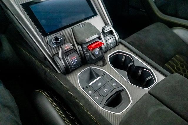Photo of 2023 Yellow Lamborghini Urus