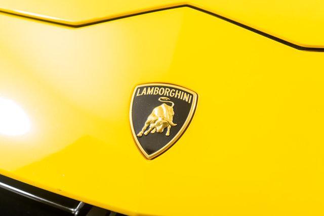 Photo of 2023 Yellow Lamborghini Urus