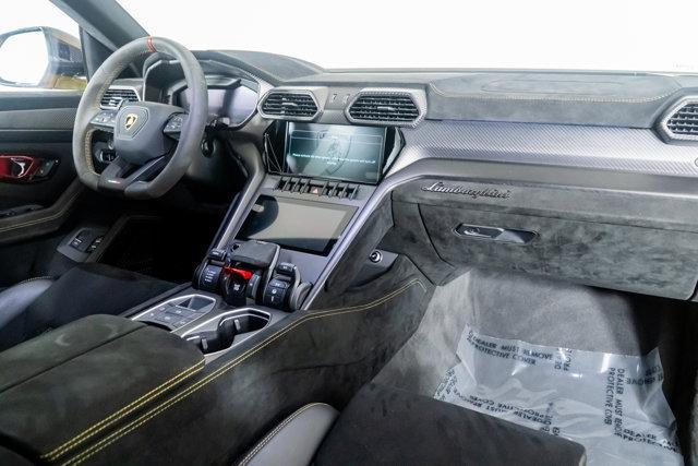 Photo of 2023 Yellow Lamborghini Urus