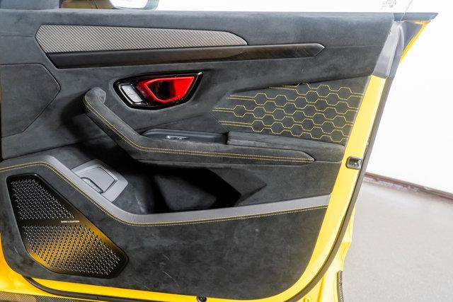 Photo of 2023 Yellow Lamborghini Urus