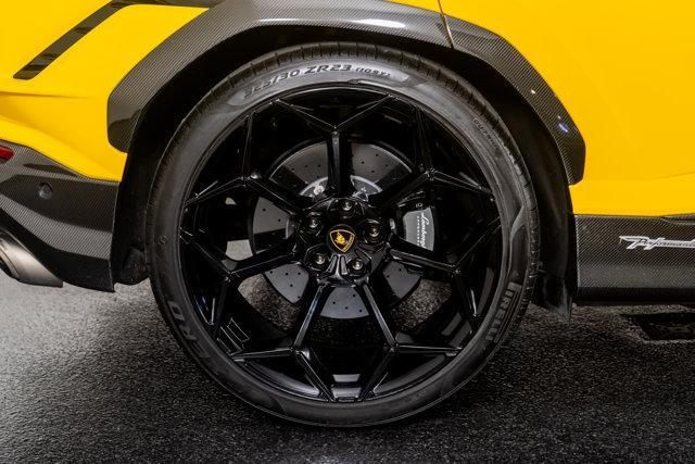 Photo of 2023 Yellow Lamborghini Urus