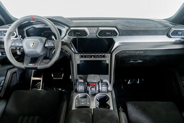 Photo of 2023 Yellow Lamborghini Urus