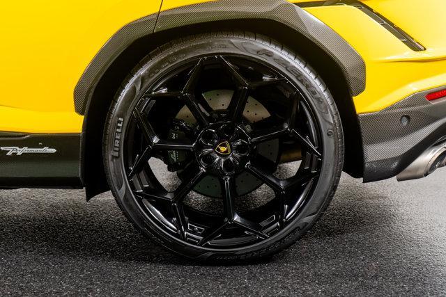 Photo of 2023 Yellow Lamborghini Urus