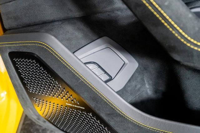 Photo of 2023 Yellow Lamborghini Urus
