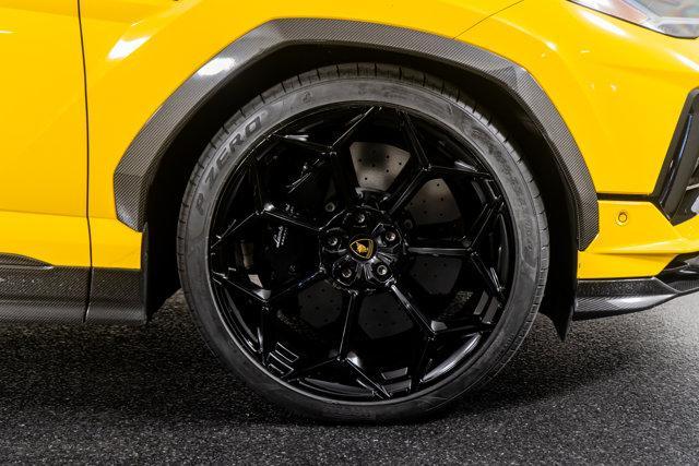 Photo of 2023 Yellow Lamborghini Urus