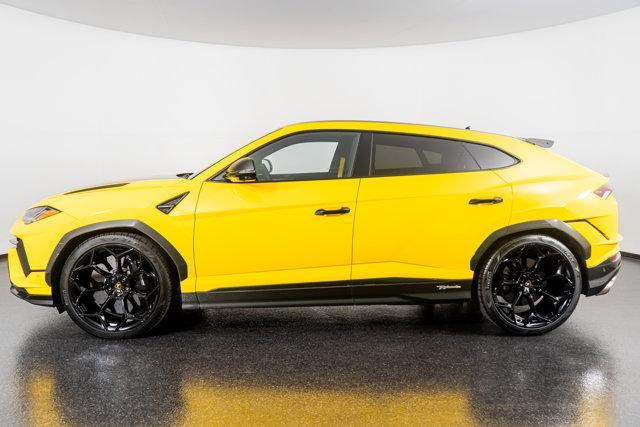Photo of 2023 Yellow Lamborghini Urus