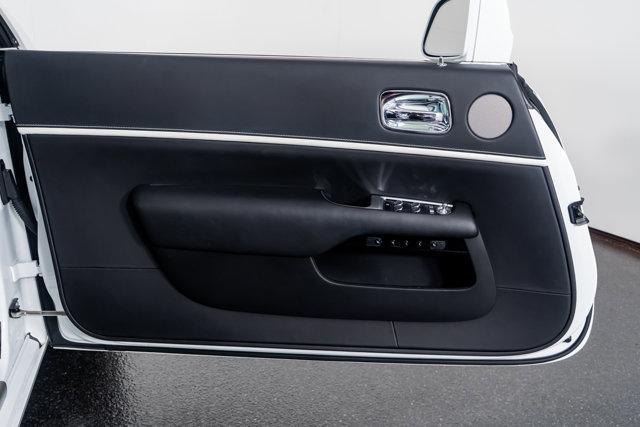 Photo of 2019 English White Rolls-Royce Wraith
