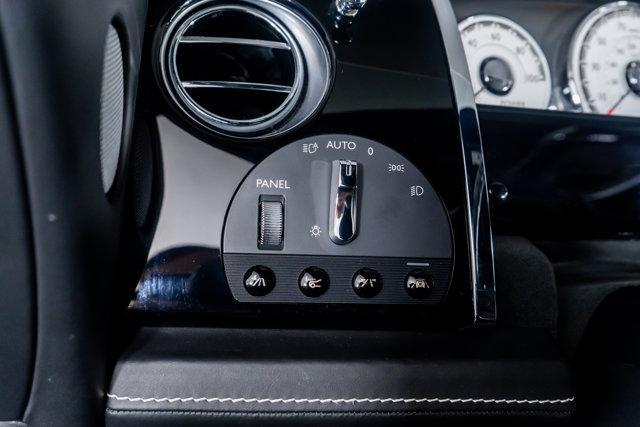 Photo of 2019 English White Rolls-Royce Wraith