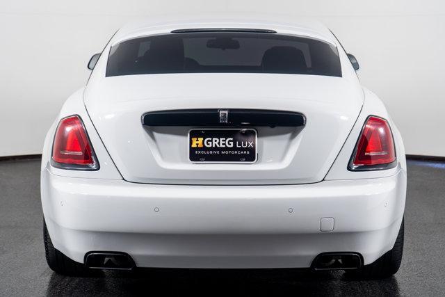 Photo of 2019 English White Rolls-Royce Wraith