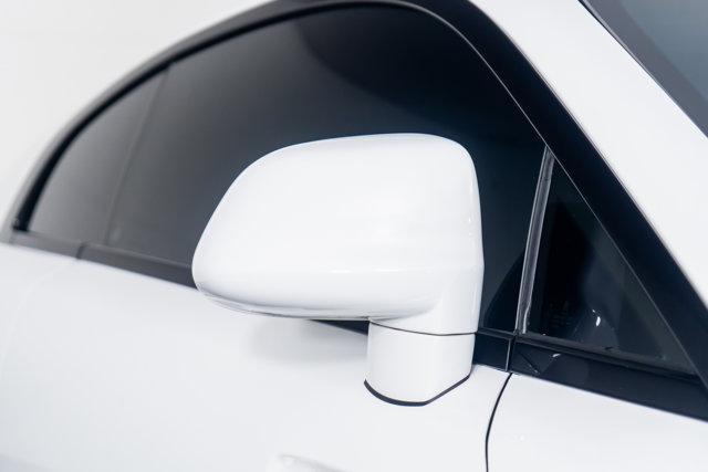 Photo of 2019 English White Rolls-Royce Wraith