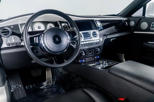 Photo of 2019 English White Rolls-Royce Wraith