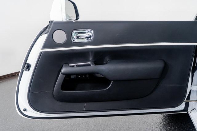 Photo of 2019 English White Rolls-Royce Wraith