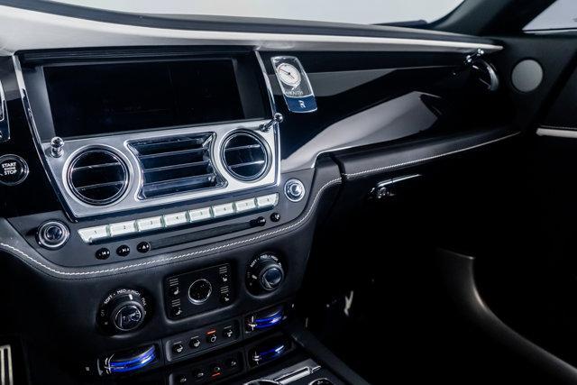 Photo of 2019 English White Rolls-Royce Wraith