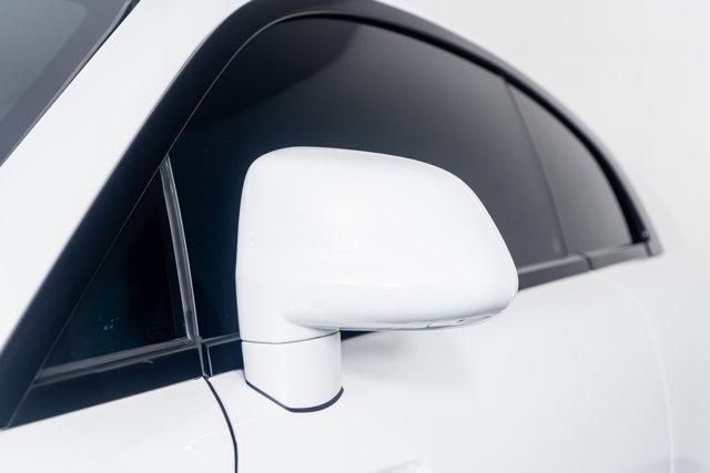 Photo of 2019 English White Rolls-Royce Wraith