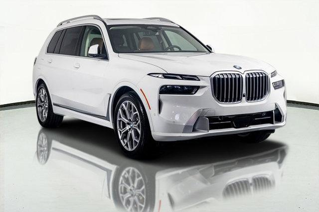 Photo of 2024 Alpine White BMW X7