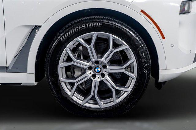 Photo of 2024 Alpine White BMW X7