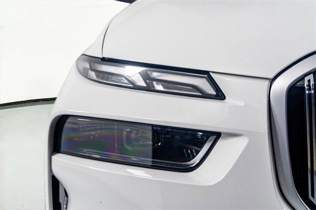 Photo of 2024 Alpine White BMW X7