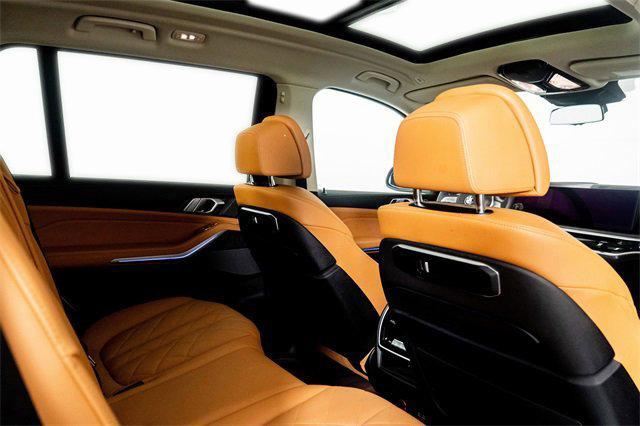 Photo of 2024 Alpine White BMW X7
