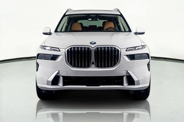 Photo of 2024 Alpine White BMW X7