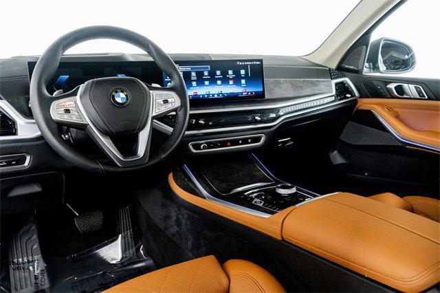 Photo of 2024 Alpine White BMW X7