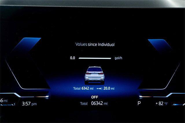 Photo of 2024 Alpine White BMW X7