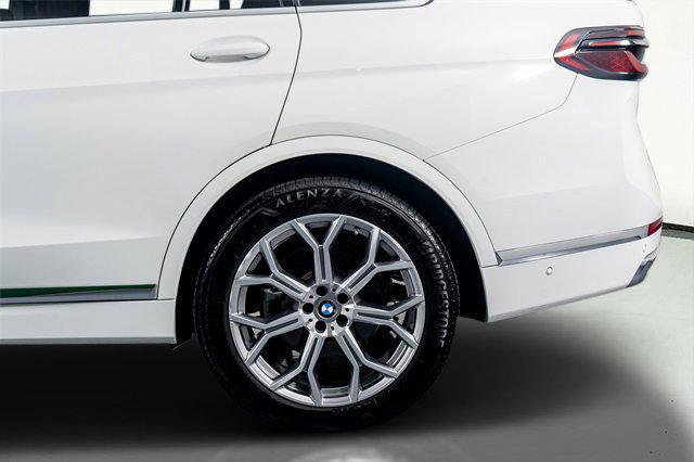 Photo of 2024 Alpine White BMW X7