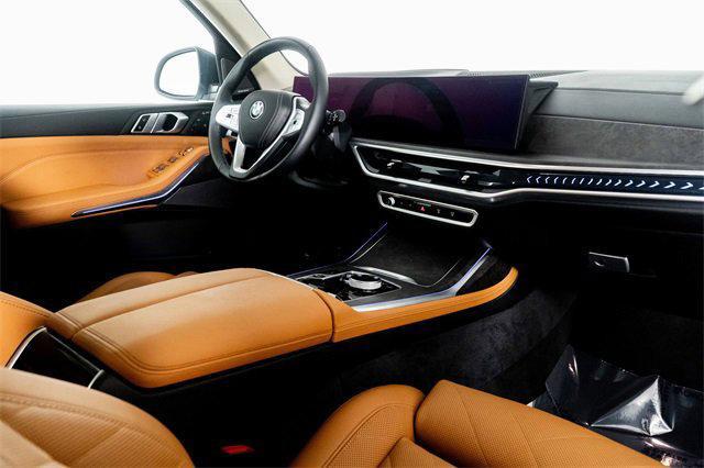 Photo of 2024 Alpine White BMW X7