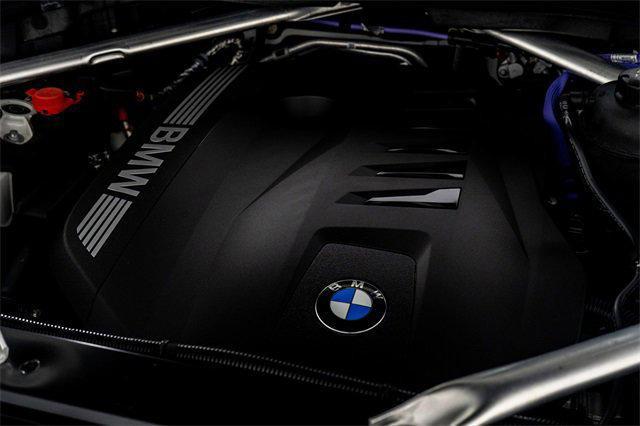 Photo of 2024 Alpine White BMW X7