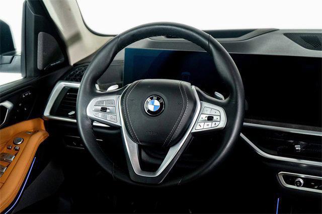 Photo of 2024 Alpine White BMW X7