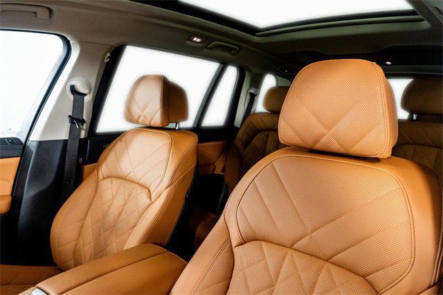 Photo of 2024 Alpine White BMW X7