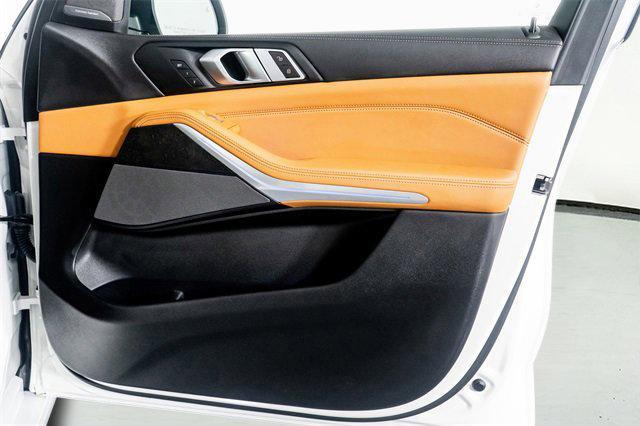 Photo of 2024 Alpine White BMW X7