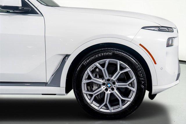 Photo of 2024 Alpine White BMW X7
