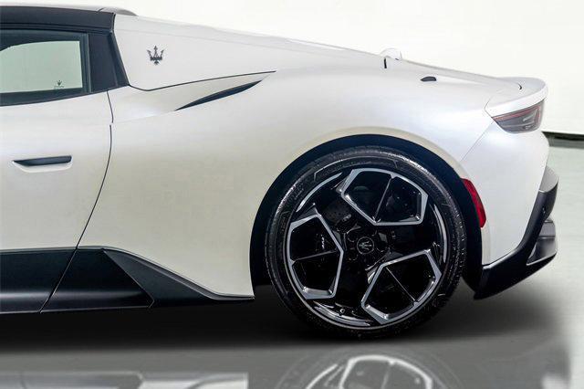 Photo of 2023 White Maserati MC20