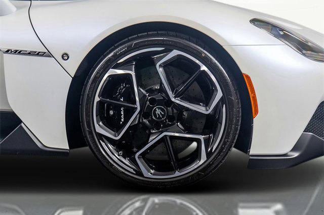 Photo of 2023 White Maserati MC20