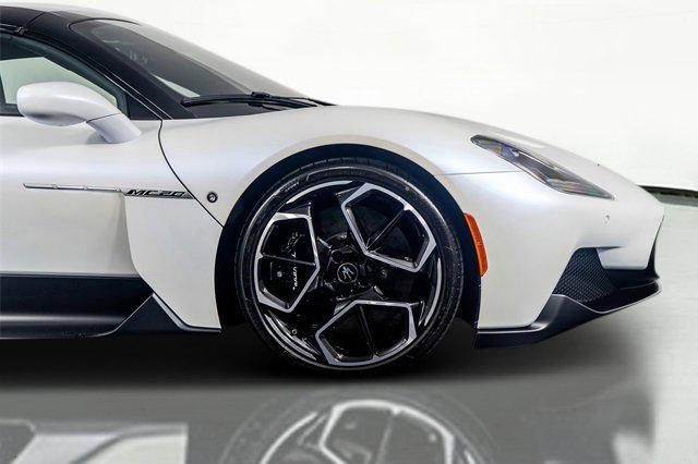 Photo of 2023 White Maserati MC20
