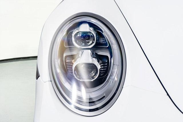 Photo of 2019 White Porsche 911
